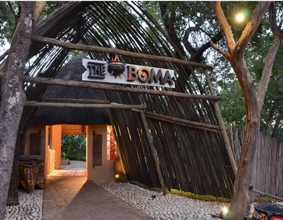 Victoria Falls: Boma Dinner and Drum