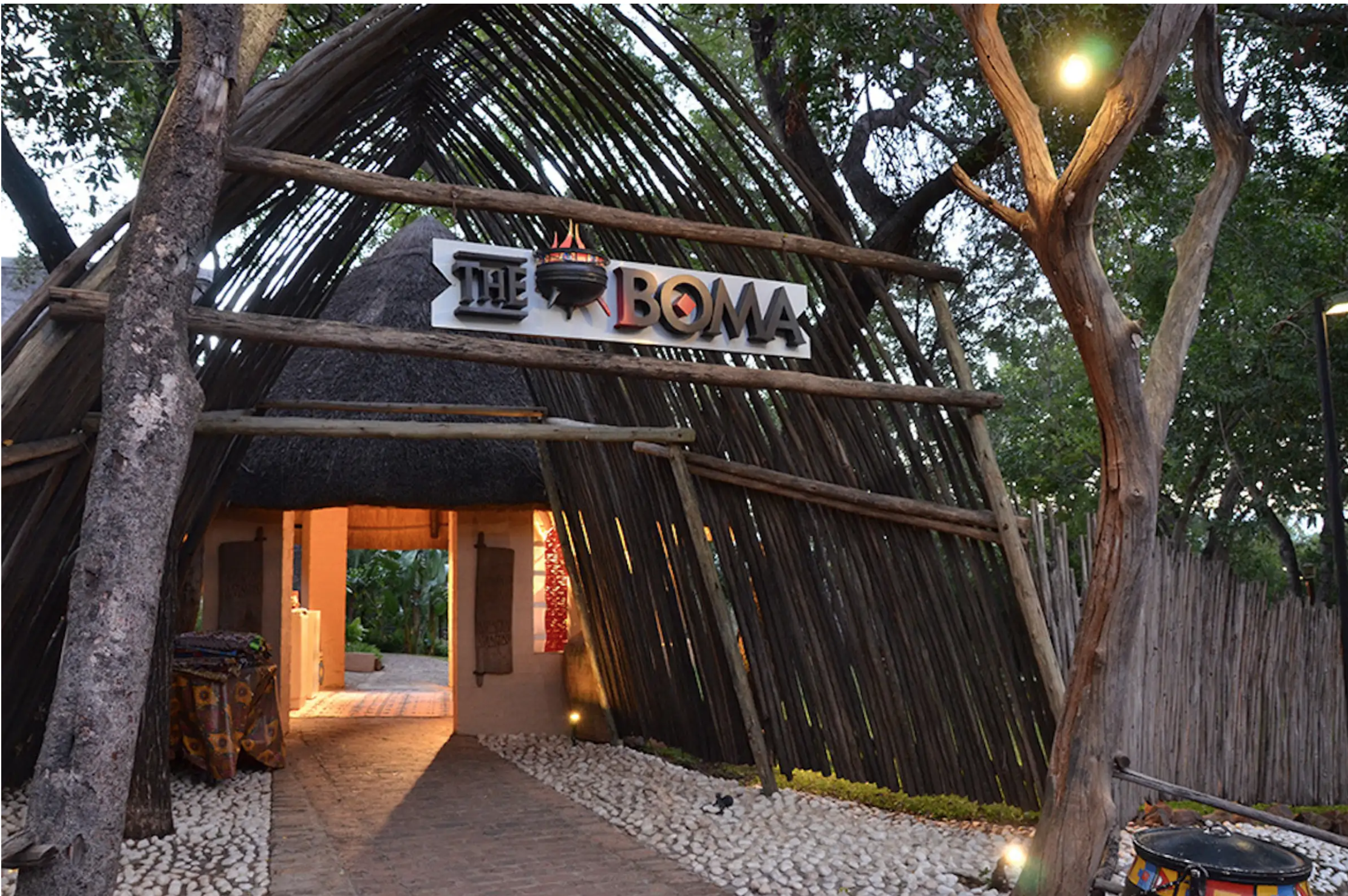 Victoria Falls: Boma Dinner and Drum